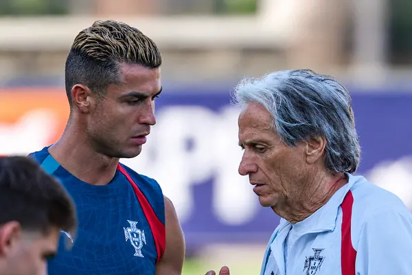 Báo Bồ Đào Nha: 'Còn HLV Jesus, Ronaldo hết cửa trở lại đội tuyển'