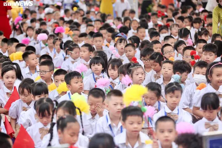 Hà Nội yêu cầu giải quyết vấn đề 'nóng': Thiếu trường, giáo viên, bữa ăn bán trú