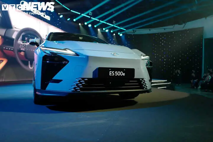 Cận cảnh Lexus ES thế hệ mới tại Việt Nam, giá từ 2,34 tỷ đồng