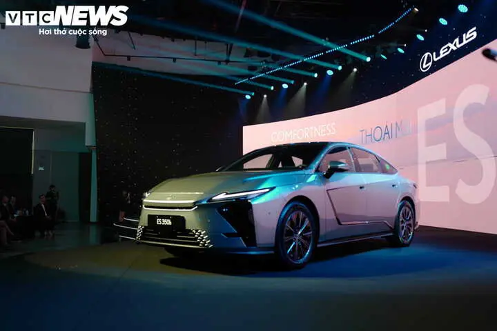 Cận cảnh Lexus ES thế hệ mới tại Việt Nam, giá từ 2,34 tỷ đồng