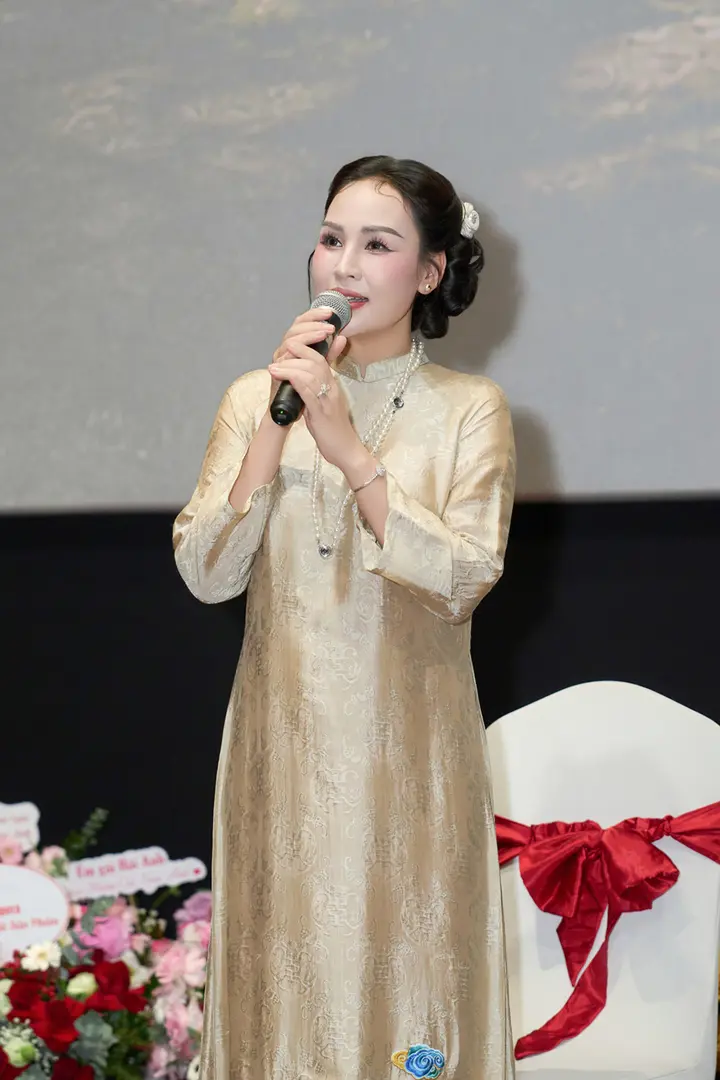 Ca sĩ Đặng Ngọc Anh vay tiền làm album về Hà Nội, suýt bị cô giáo 'từ mặt'