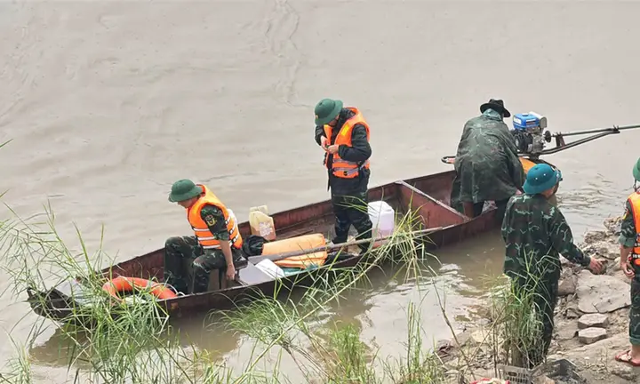 Chìm thuyền trên sông, một kiểm lâm viên ở Lào Cai mất tích