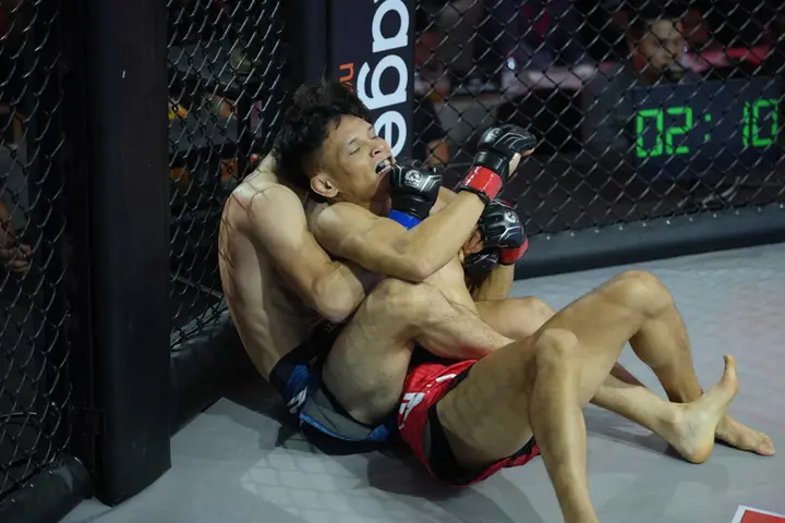 Lion Championship 36: Đánh bại Lê Văn Tuần, võ sĩ Uzbekistan giành cúp đặc biệt