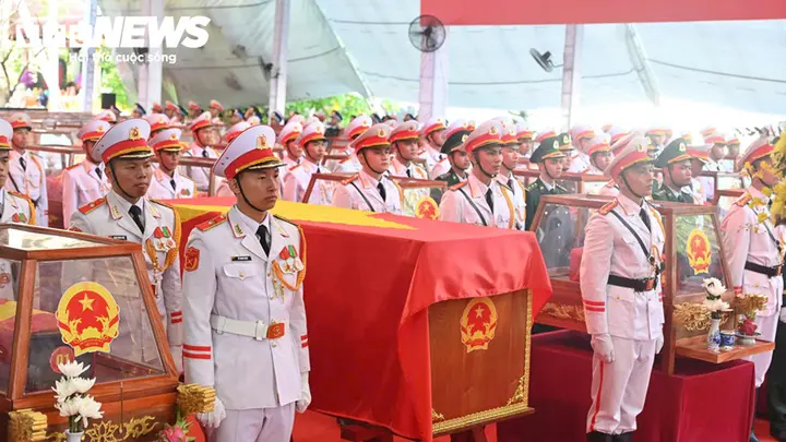 Hành trình tiễn đưa các liệt sĩ về an nghỉ tại Nghĩa trang Liệt sĩ TP.HCM