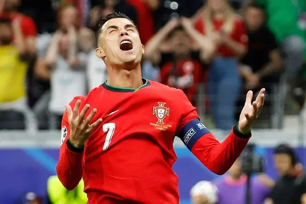 Ronaldo bị gọi là ‘C’Ego7’ sau bản giải trình gây tranh cãi