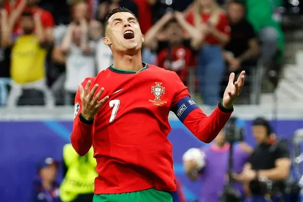 Khi Ronaldo trở thành phiên bản biếm họa của chính mình