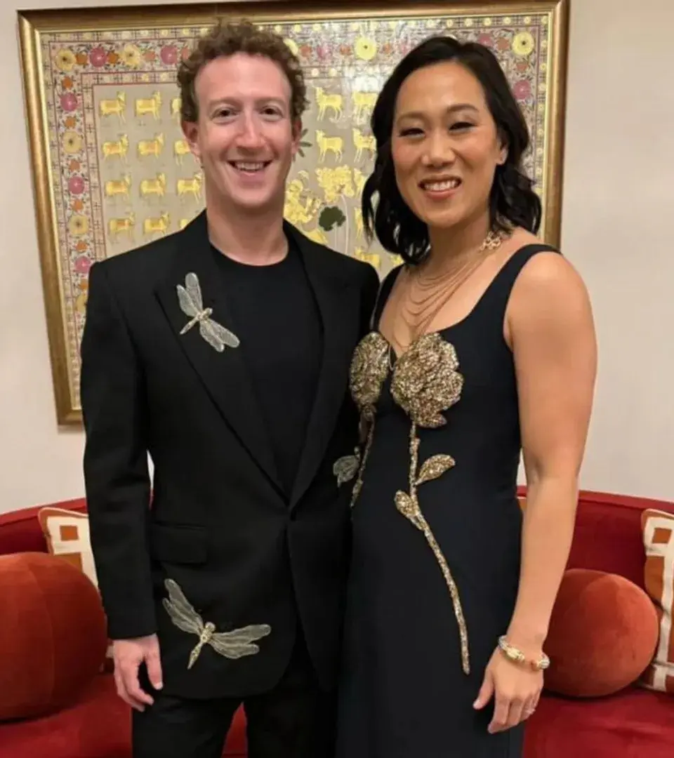 Mark Zuckerberg 'gây bão' mạng
