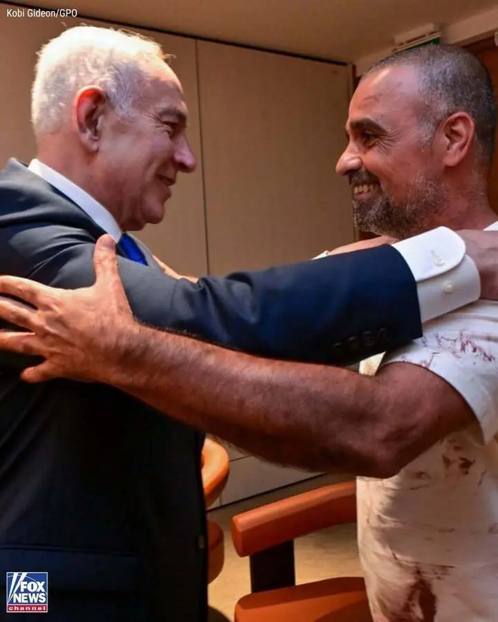 Hành khách mặc áo dính máu gặp Thủ tướng Israel, kể chuyện chặn vụ cướp máy bay