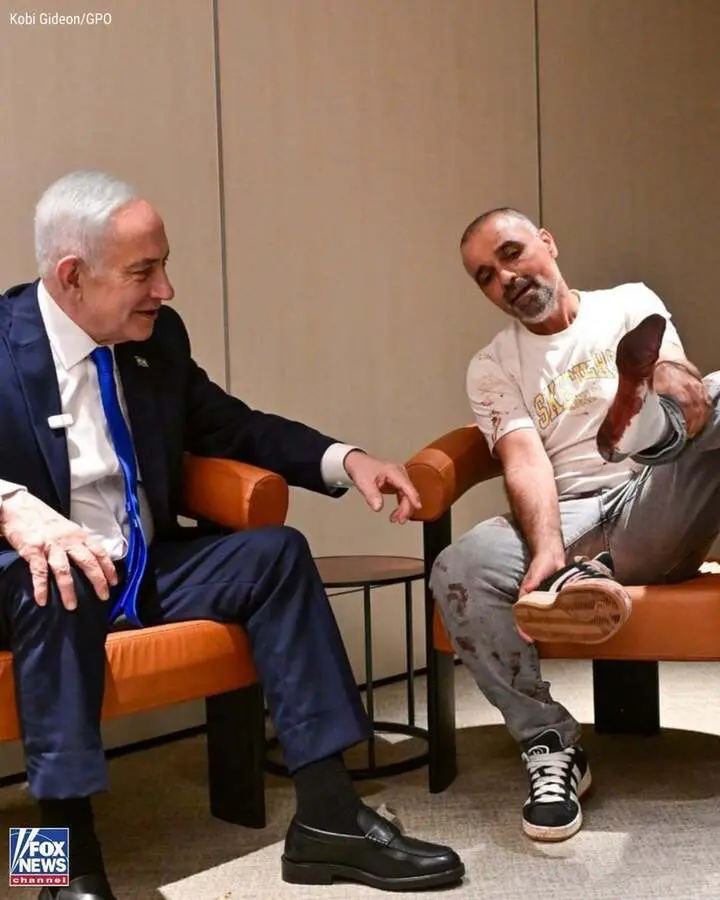 Hành khách mặc áo dính máu gặp Thủ tướng Israel, kể chuyện chặn vụ cướp máy bay