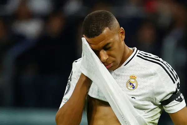 Chuyện gì đang xảy ra với Mbappe tại Real?