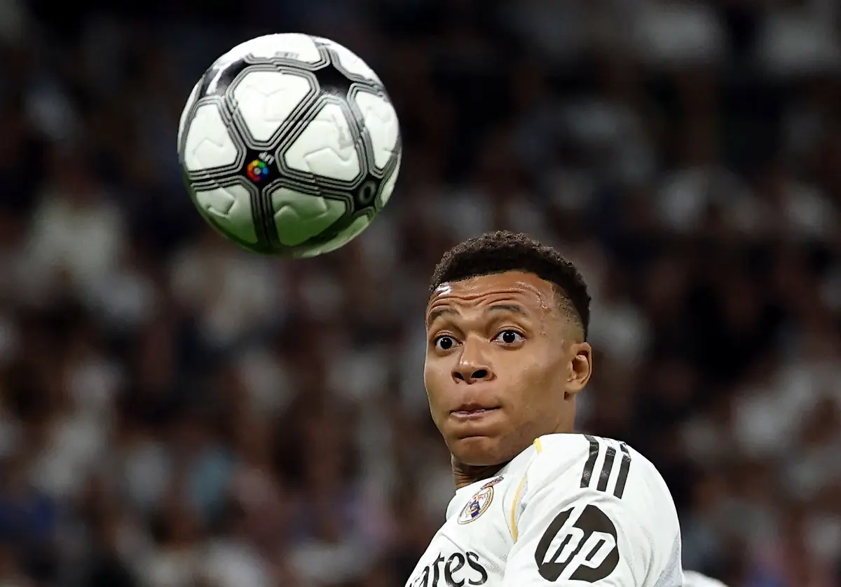 Phòng thay đồ Real Madrid rạn nứt