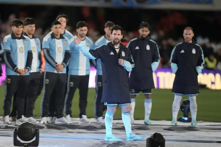 Cận cảnh Messi tỏa sáng rực rỡ trong ngày chia tay đội tuyển Argentina