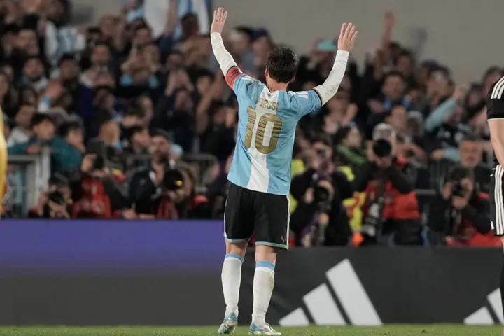 Cận cảnh Messi tỏa sáng rực rỡ trong ngày chia tay đội tuyển Argentina