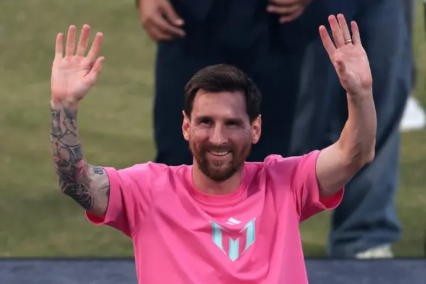Inter Miami trả bộn tiền để giữ Messi