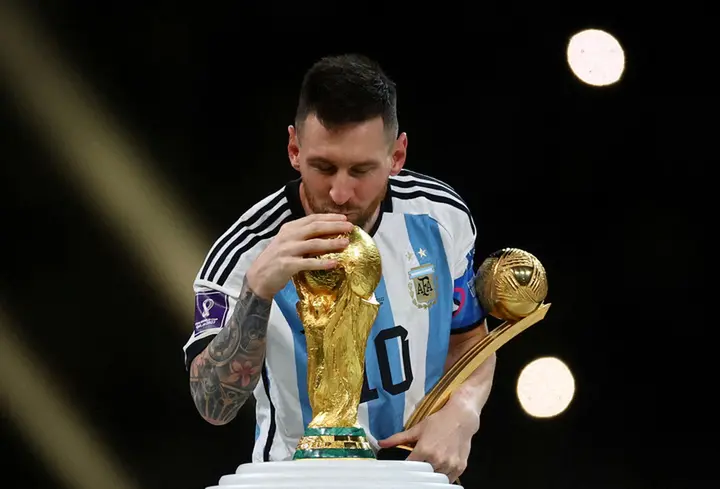 Argentina tôn vinh Messi: Lời chia tay đẹp nhất Maradona từng bỏ lỡ