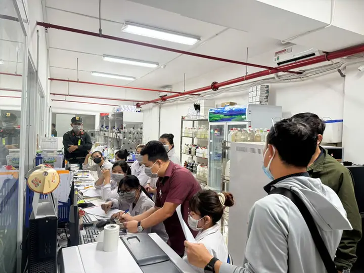 Công an TP.HCM bắt nhiều giám đốc, phó giám đốc làm giả số liệu môi trường