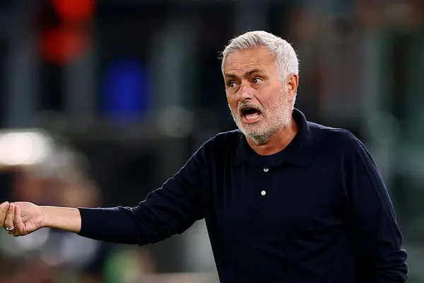 Mourinho và Valverde bất đồng sau màn ngược dòng