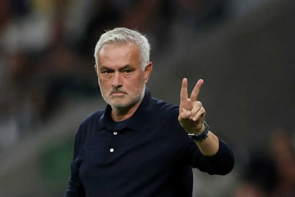 Mourinho vượt quá giới hạn?