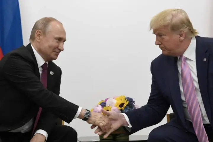 Mua 300.000 tấn dầu Nga, ông Trump làm tắc hòa đàm Moskva - Kiev?
