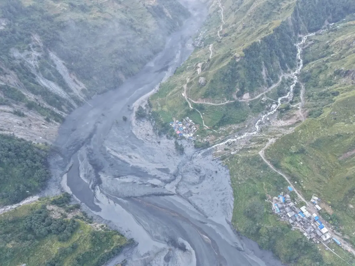 Nepal giải cứu 321 người, hơn 100 khách nước ngoài còn mắc kẹt