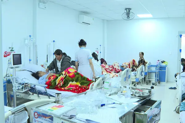 18 người ở Quảng Ngãi nghi ngộ độc thực phẩm sau khi ăn bánh mì
