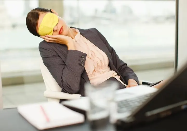 Ngủ trưa bao lâu để tránh nặng đầu, uể oải?
