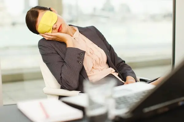 Ngủ trưa bao lâu để tránh nặng đầu, uể oải?