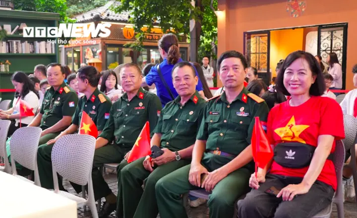 Người dân Thủ đô sống lại thời khắc lịch sử nhờ công nghệ thực tế ảo VR