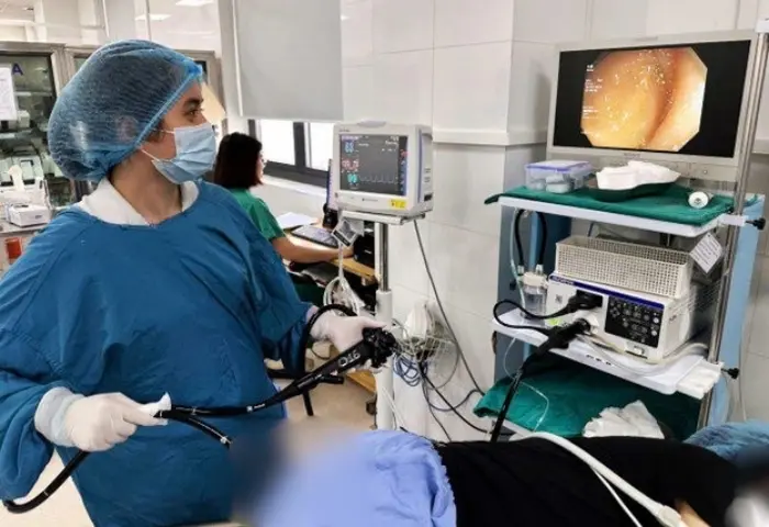 Phát hiện sán dây bò dài 70 cm khi nội soi đại tràng