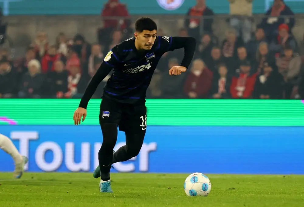 Leverkusen tăng lương giữ chân ngôi sao gốc Việt