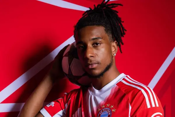 Bayern làm điều chưa từng có với Olise