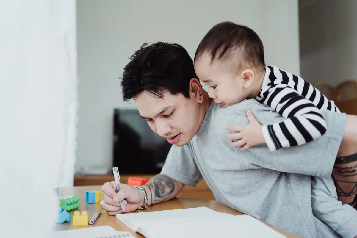Đàn ông có tướng mặt thế nào được xem là người cha tốt?