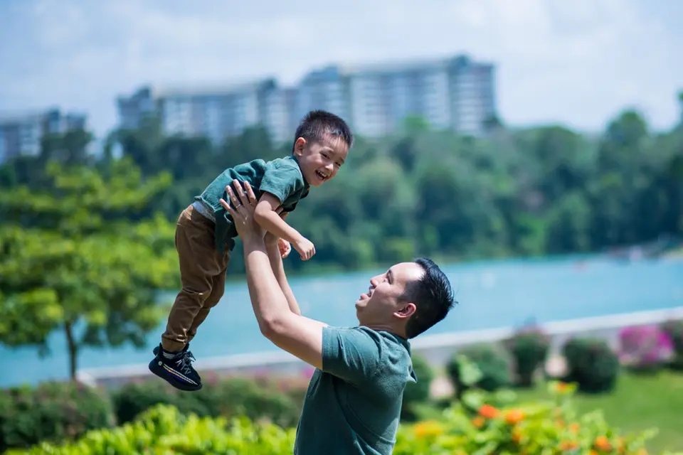 Đàn ông có tướng mặt thế nào được xem là người cha tốt?