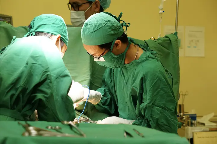 Cô gái đột ngột khó thở khi đang bán hàng, đi khám phát hiện khối u hiếm gặp