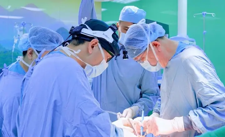 Phẫu thuật tái tạo vú tức thì giúp bệnh nhân không còn mặc cảm khi tỉnh dậy