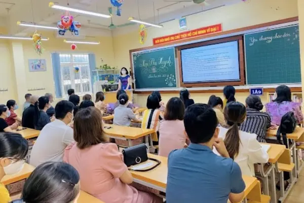 Lạm thu đầu năm học: Phụ huynh phản ánh, ai chịu trách nhiệm xử lý?