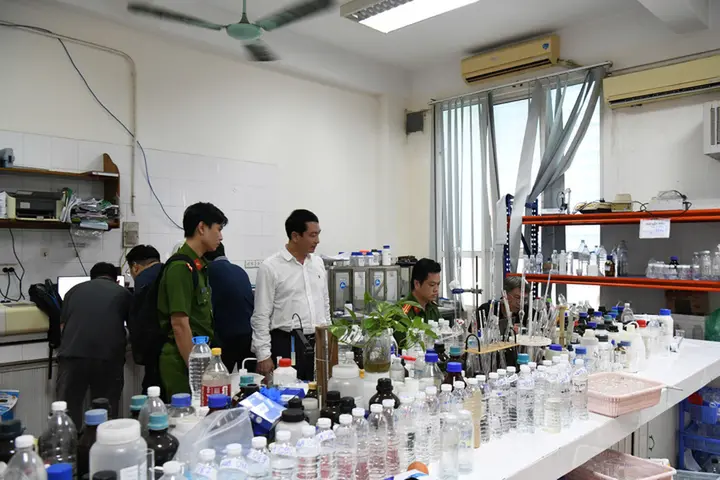 Khởi tố loạt giám đốc, viện trưởng biến kết quả quan trắc từ không đạt thành đạt