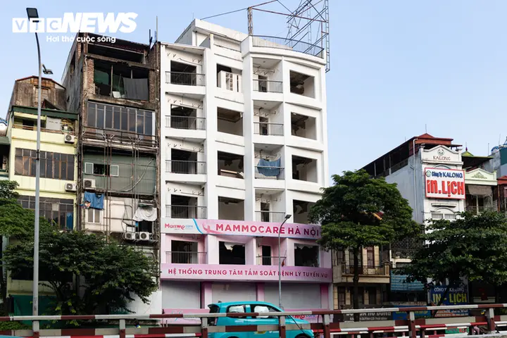 Hà Nội: Người dân lần lượt tháo dỡ, bàn giao mặt bằng mở rộng Quốc lộ 1