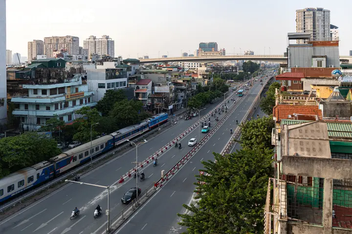 Hà Nội: Người dân lần lượt tháo dỡ, bàn giao mặt bằng mở rộng Quốc lộ 1
