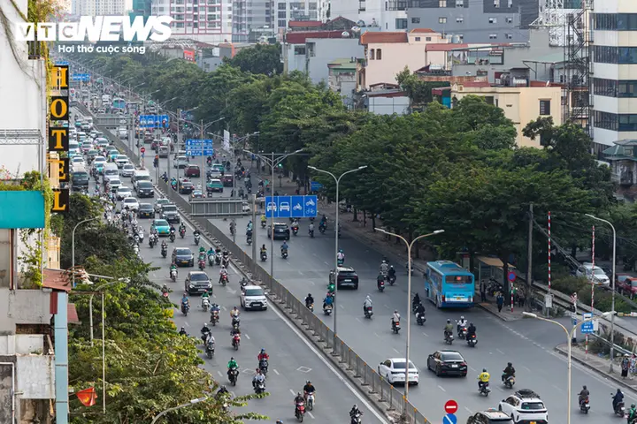 Hà Nội: Người dân lần lượt tháo dỡ, bàn giao mặt bằng mở rộng Quốc lộ 1