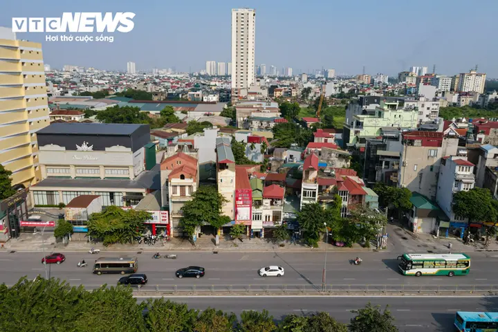 Hà Nội: Người dân lần lượt tháo dỡ, bàn giao mặt bằng mở rộng Quốc lộ 1