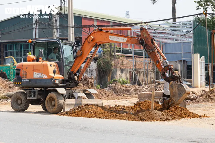 Quốc lộ 6 qua phường Chương Mỹ khẩn trương hoàn thiện, diện mạo mới dần lộ rõ