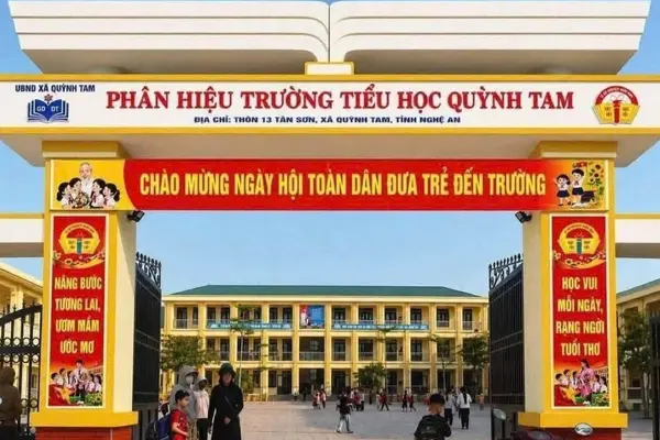 Công an mời 2 phụ huynh làm việc liên quan việc cản trở 127 học sinh đến trường