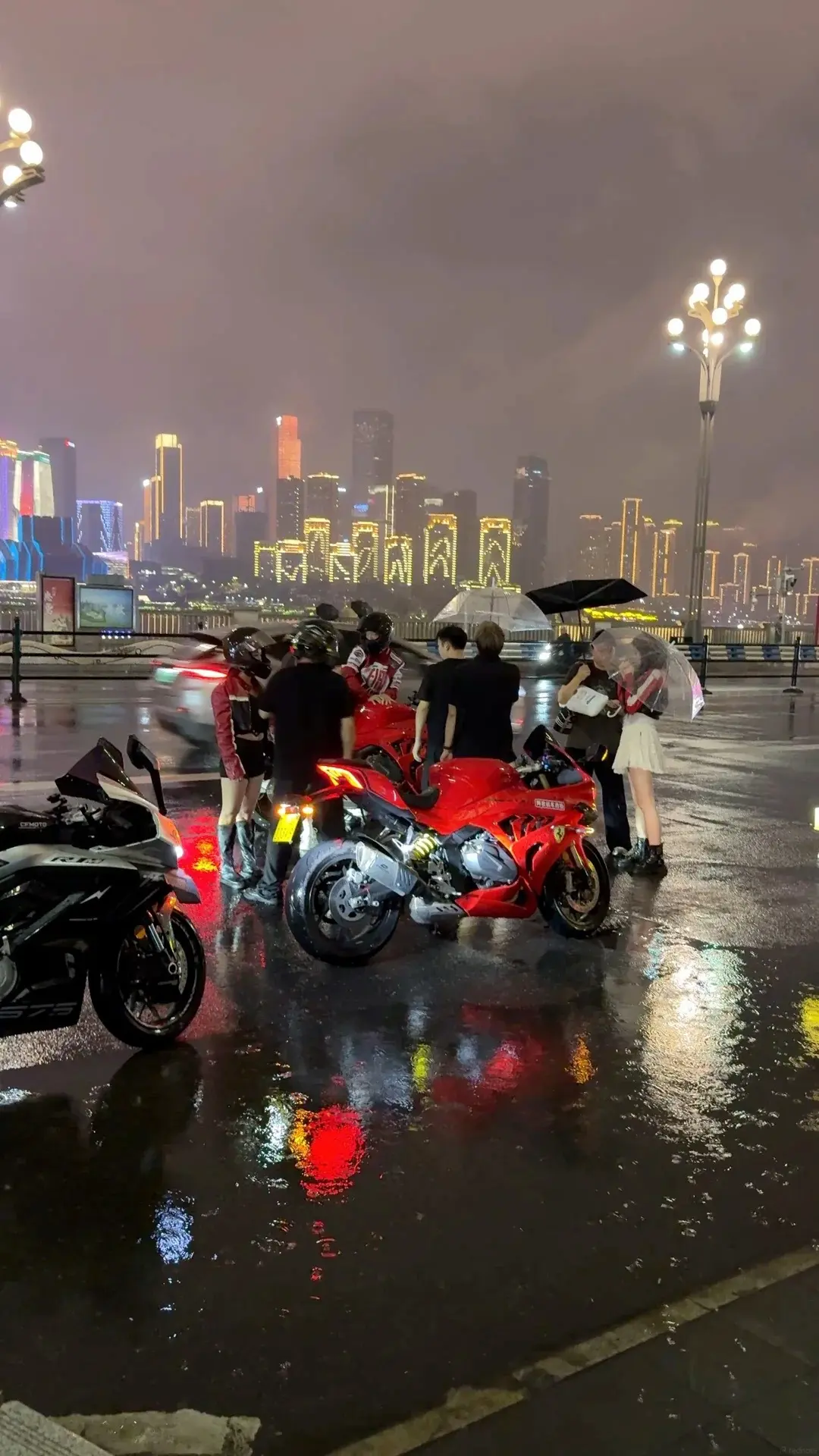 Dịch vụ ‘soái ca môtô’ TP.HCM ra sao sau 1 năm gây sốt