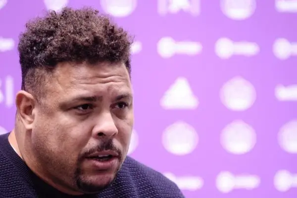 Ronaldo 'béo' phản bác CR7
