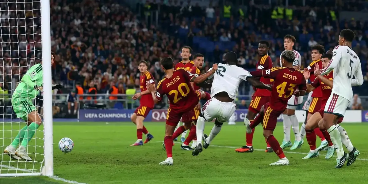 Real Madrid và AS Roma rượt đuổi tỷ số trong trận cầu điên rồ 7 bàn thắng