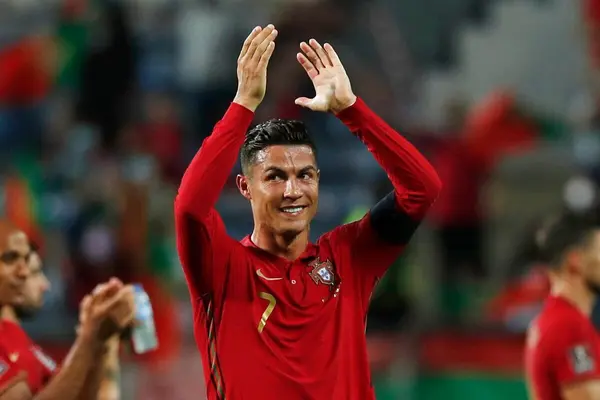 Messi viết tâm thư, Ronaldo đáp lời: 'Gửi cậu một cái ôm'