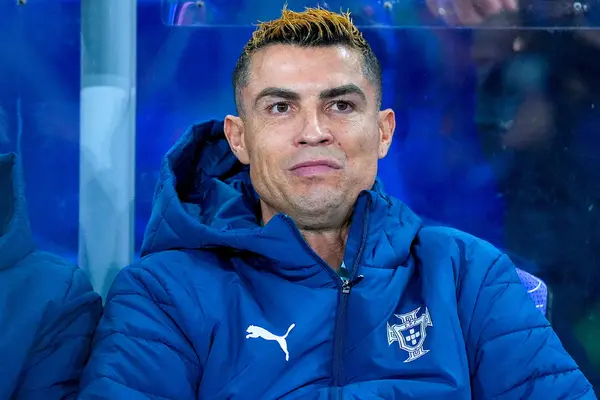 Tâm thư của Ronaldo gây bão mạng, có chi tiết khiến CĐV nghĩ ngay đến Messi