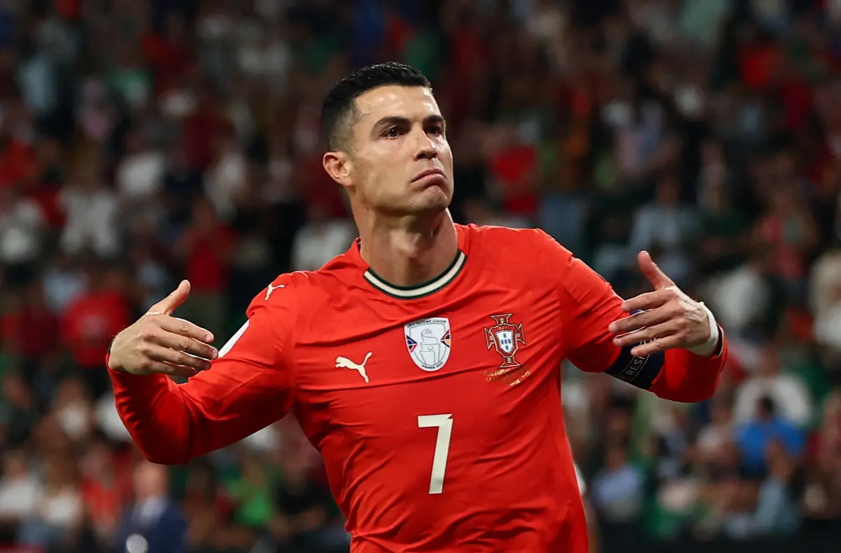 HLV Bồ Đào Nha lên tiếng sau tuyên bố của Ronaldo