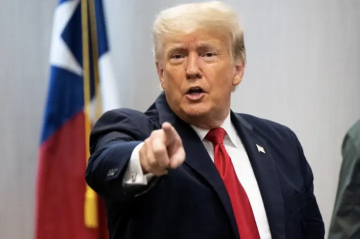 Ông Trump hứa gửi tiền mặt cho cử tri Mỹ trước bầu cử giữa kỳ